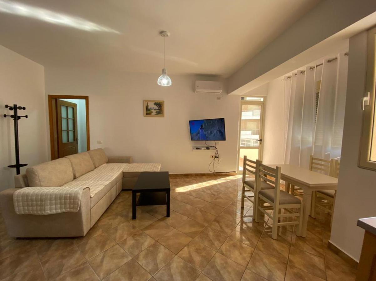 Lea Apartments Vlorë Esterno foto