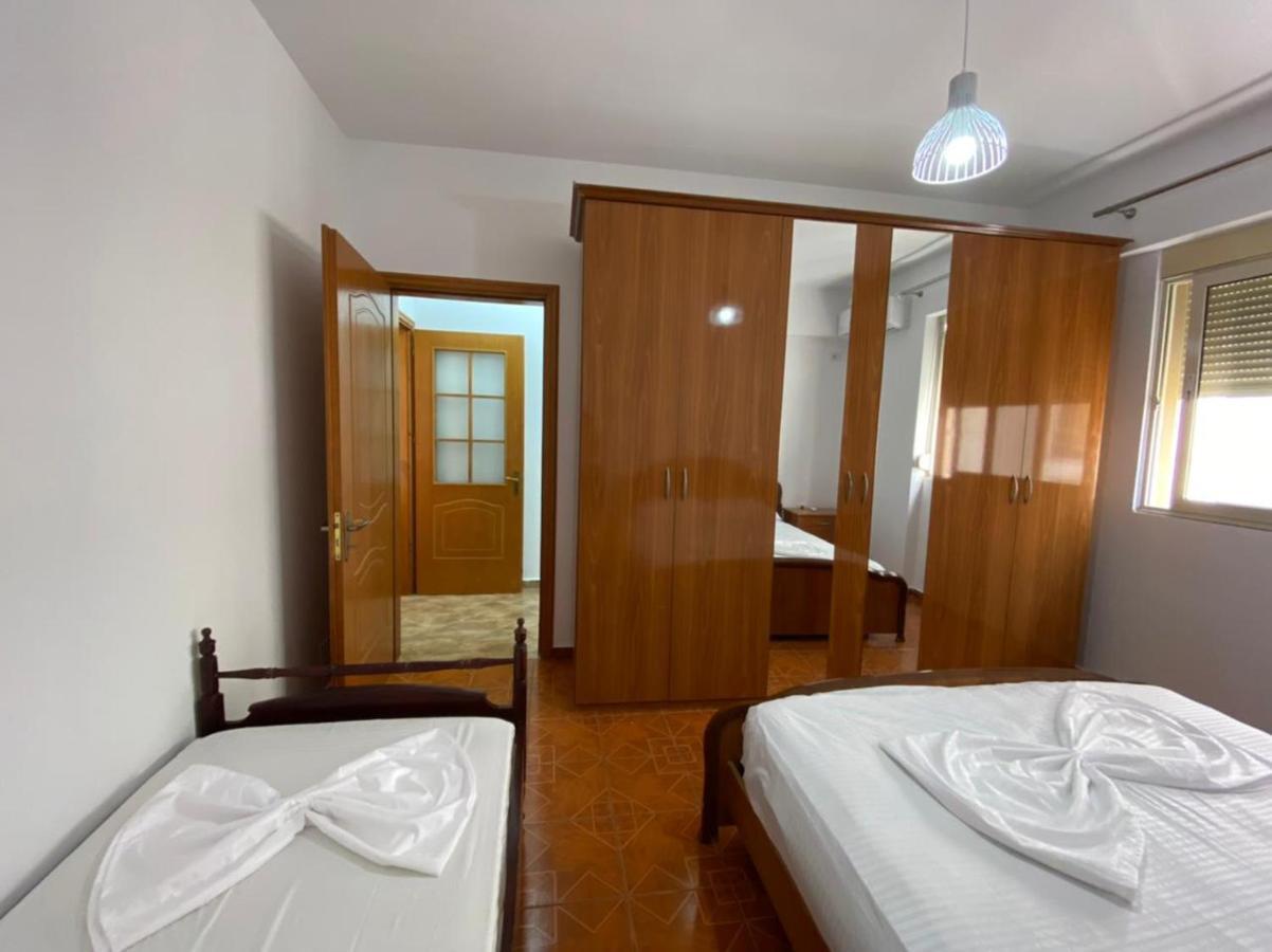 Lea Apartments Vlorë Esterno foto