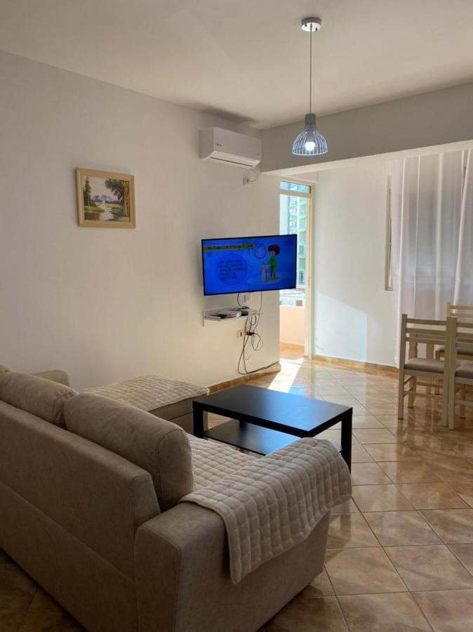 Lea Apartments Vlorë Esterno foto