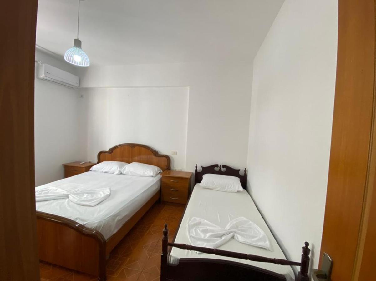 Lea Apartments Vlorë Esterno foto